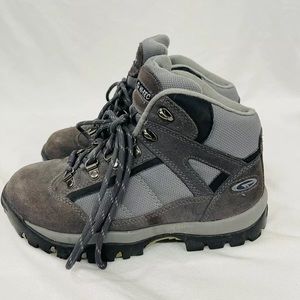 HI-TEC Women’s hiking boots , size 7. NOVA LITE ll. Gray/tan .￼